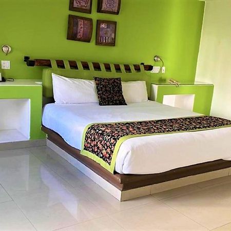 Seven Crown Express & Suites By Kavia Cabo San Lucas Exterior photo