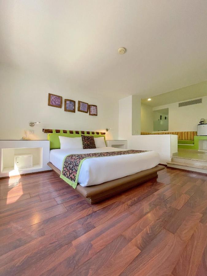 Seven Crown Express & Suites By Kavia Cabo San Lucas Exterior photo