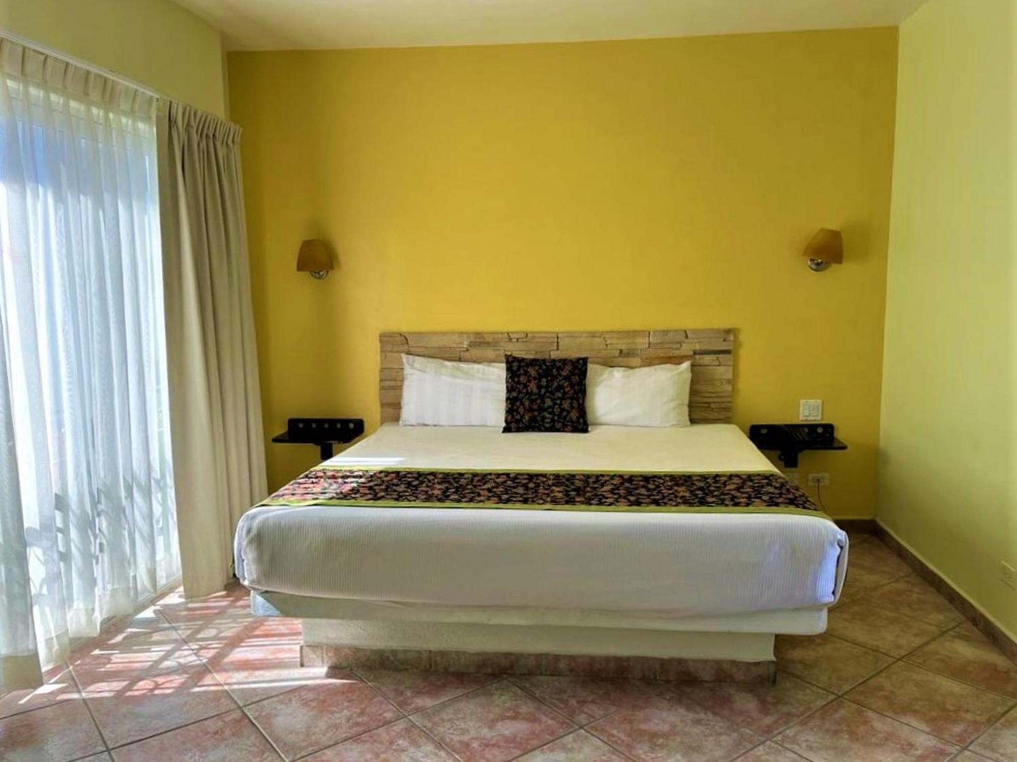 Seven Crown Express & Suites By Kavia Cabo San Lucas Exterior photo