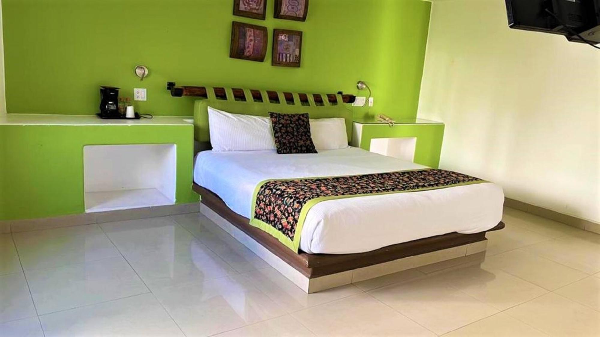 Seven Crown Express & Suites By Kavia Cabo San Lucas Exterior photo