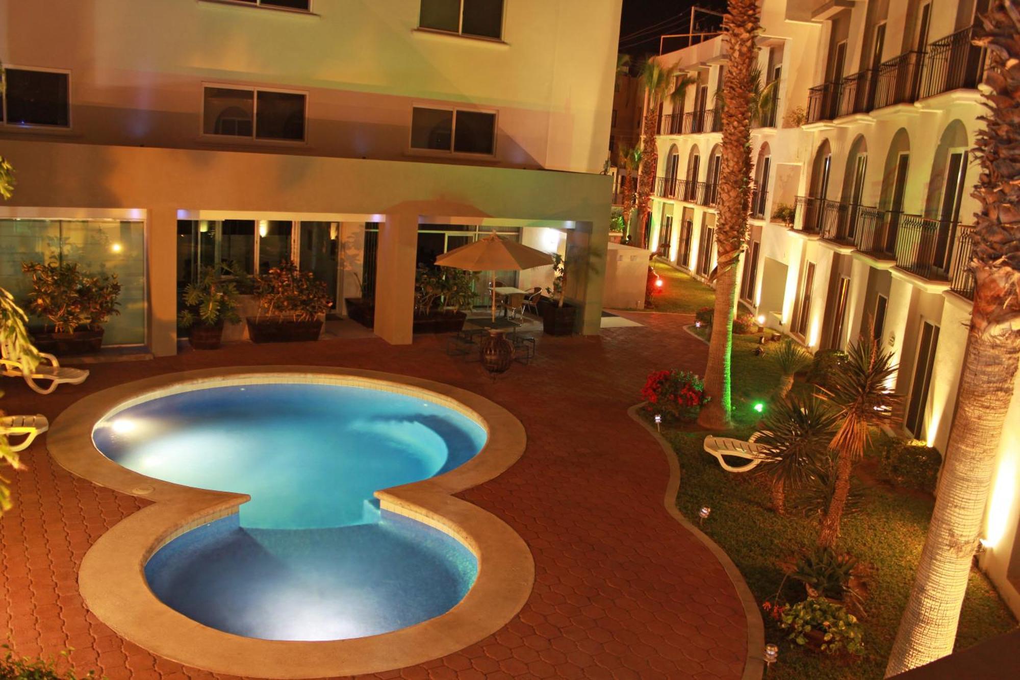 Seven Crown Express & Suites By Kavia Cabo San Lucas Exterior photo