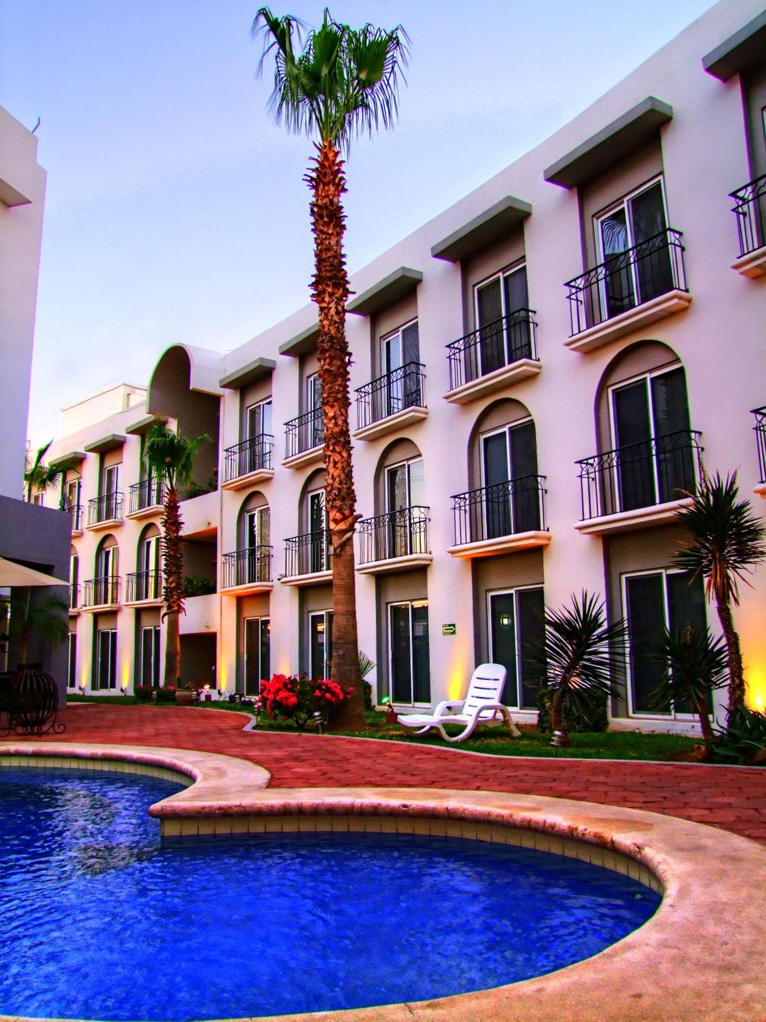 Seven Crown Express & Suites By Kavia Cabo San Lucas Exterior photo