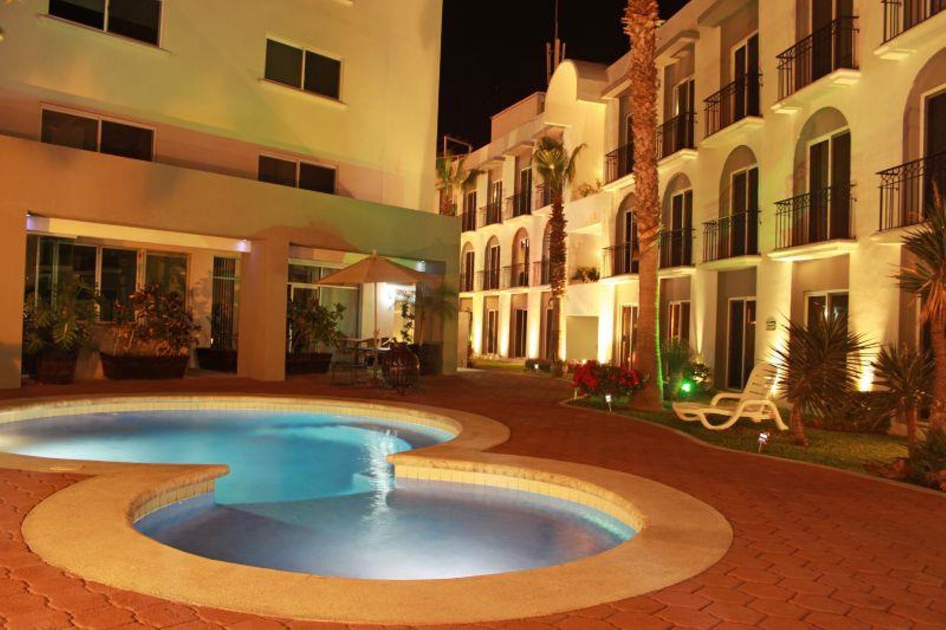 Seven Crown Express & Suites By Kavia Cabo San Lucas Exterior photo